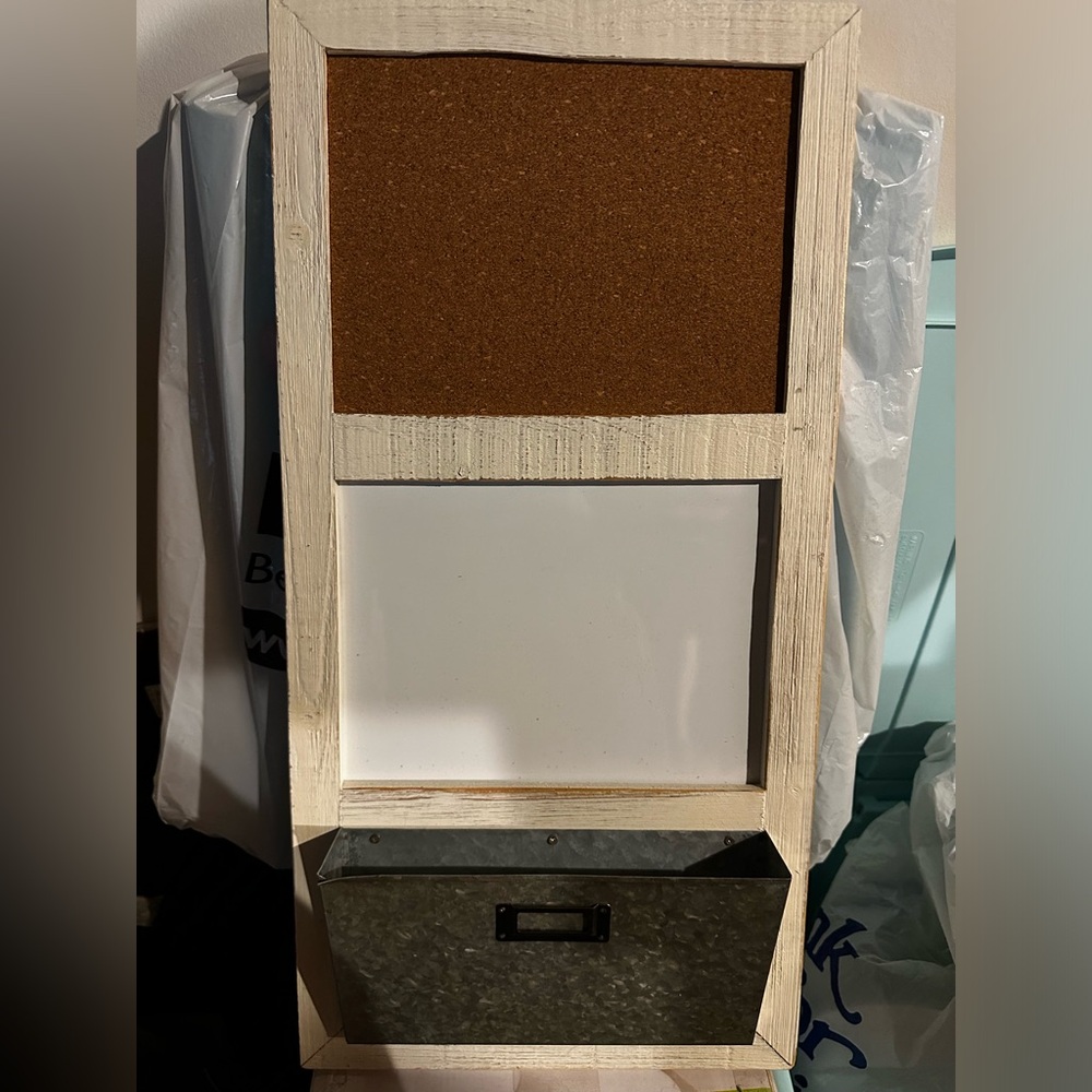 Wall organizer